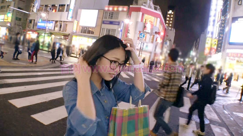 【261ARA-288】知性的眼镜适合的女子大生