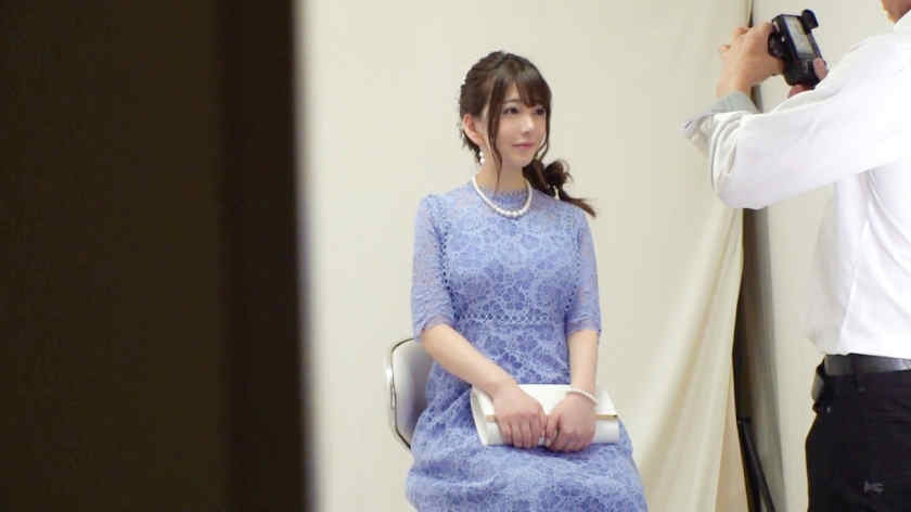 326KJN-004搭讪朋友结婚后回家的女人