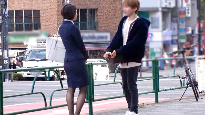 200GANA-2403地产公司丝袜OL