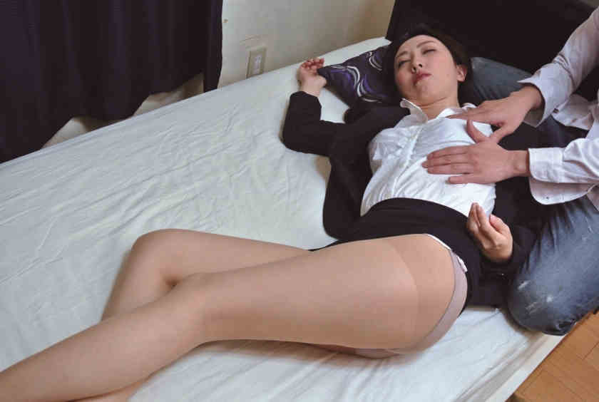 052SPZ-1112泥酔酒后的丝袜OL