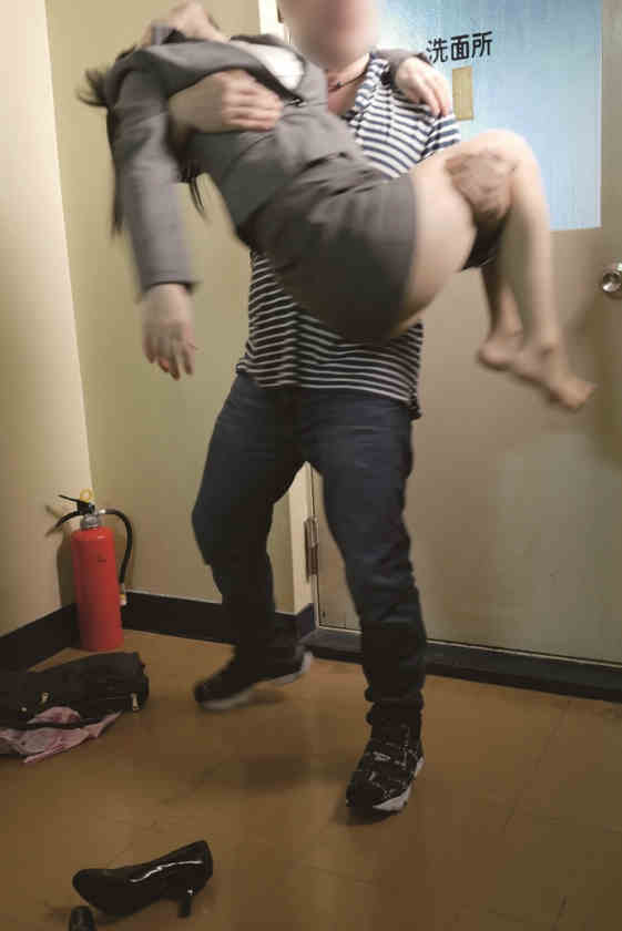 052SPZ-1112泥酔酒后的丝袜OL