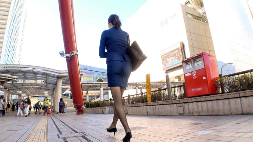 200GANA-2631搭讪的黑丝美腿OL