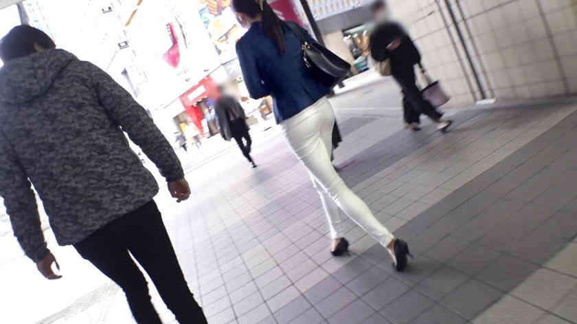 200GANA-2681搭讪的美腿OL外勤姐姐