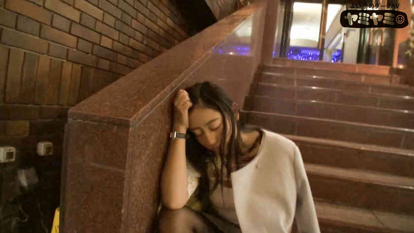 YMYM-004醉酒黑丝袜美腿OL