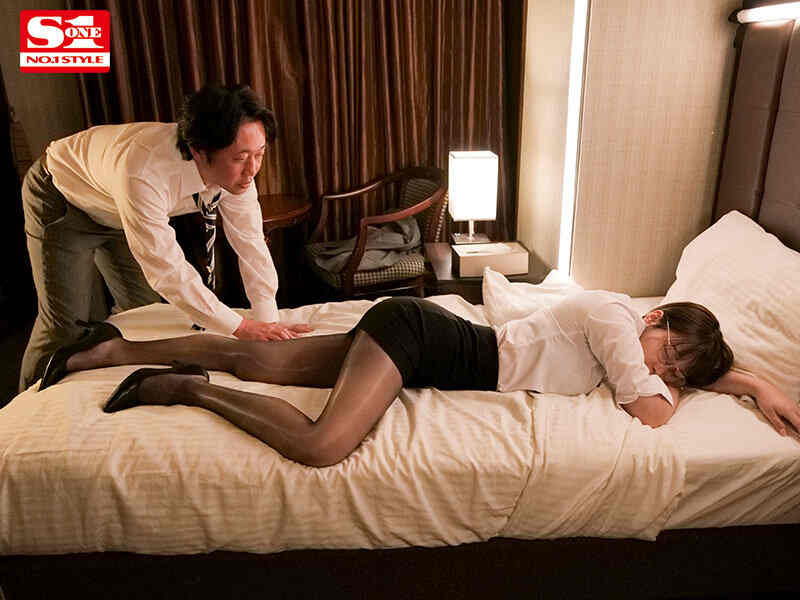 【ssis00770】丝袜美腿OL日向かえで