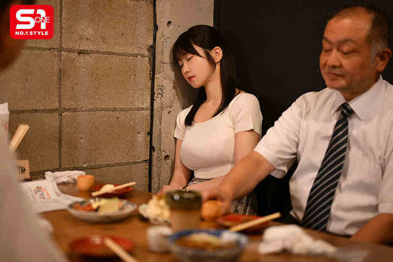 sone00559黑丝美腿OL