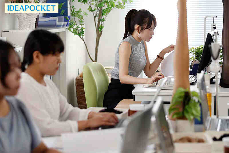 pfes00129黑丝美腿美脚OL